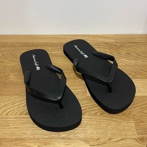 NWOT Men’s Sandals 9